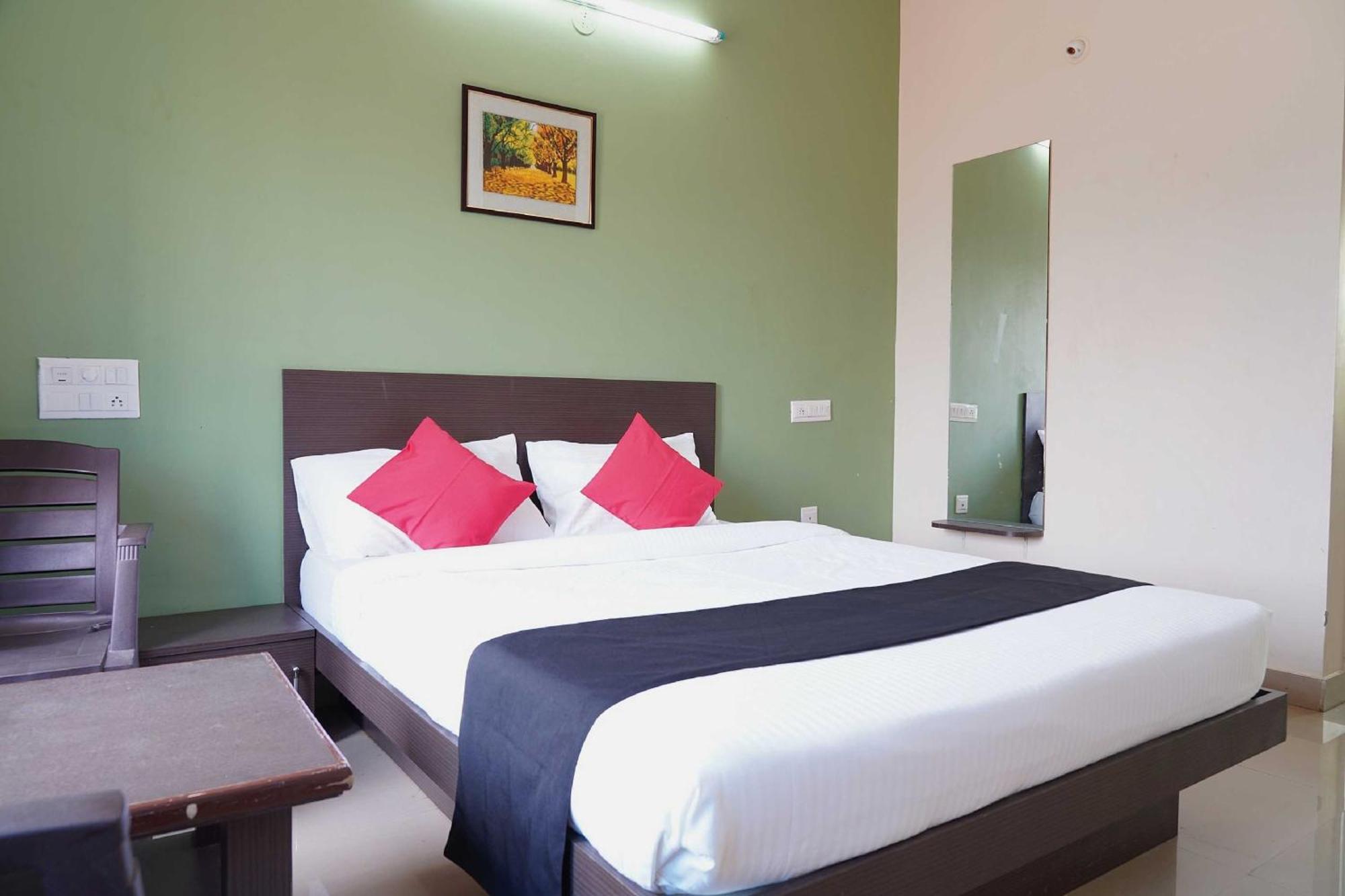 Oyo Chinthu Comforts Tumkur Exterior foto