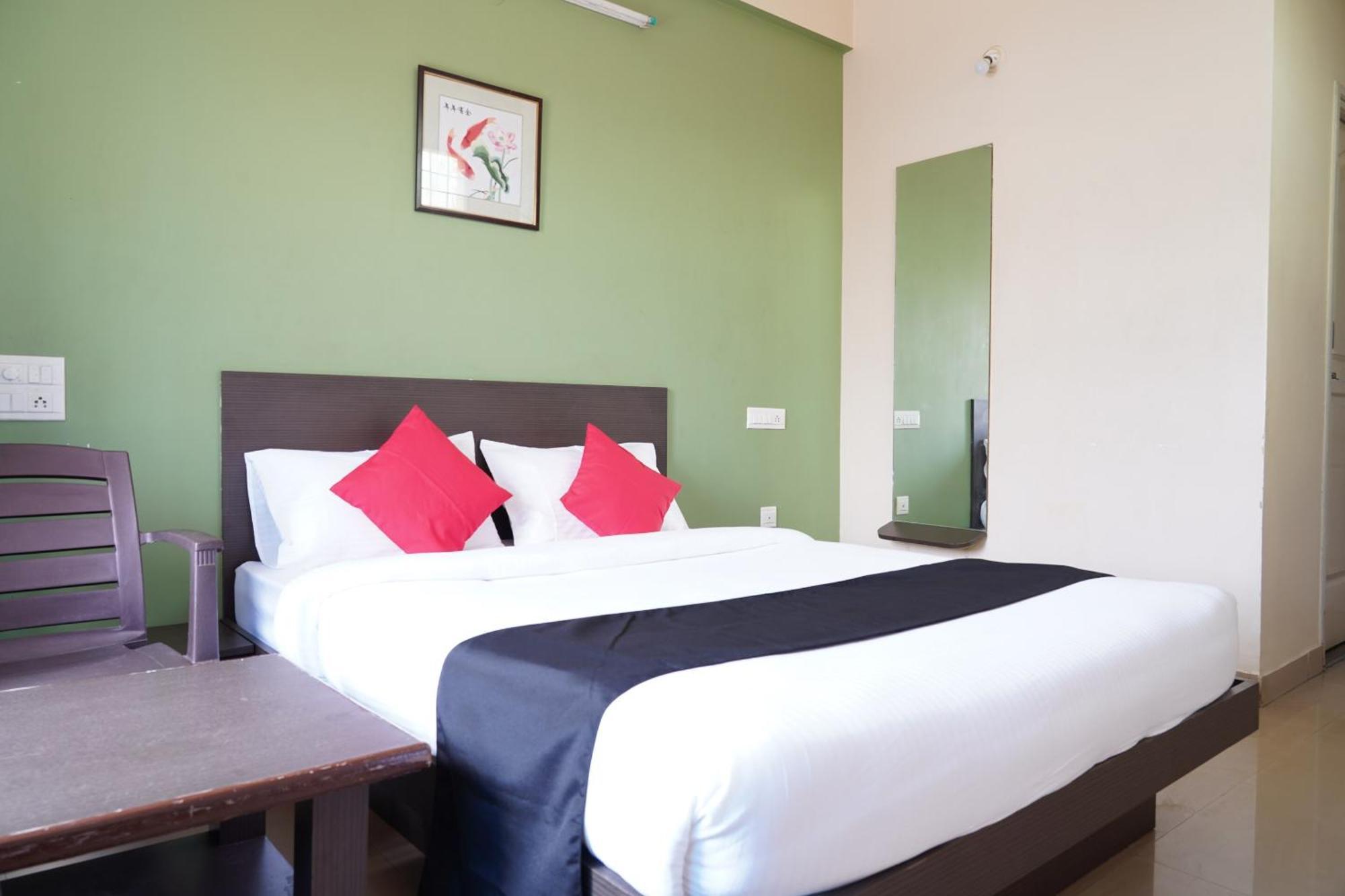 Oyo Chinthu Comforts Tumkur Exterior foto